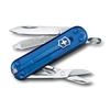 VICTORINOX Classic SD Deep Ocean Швейцарский армейский нож в классическом стиле. Он имеет 7 функций, включая плоскую и пилку для ногтей. Идеально подходит в качестве подарка или коллекционной модели. Цвета.