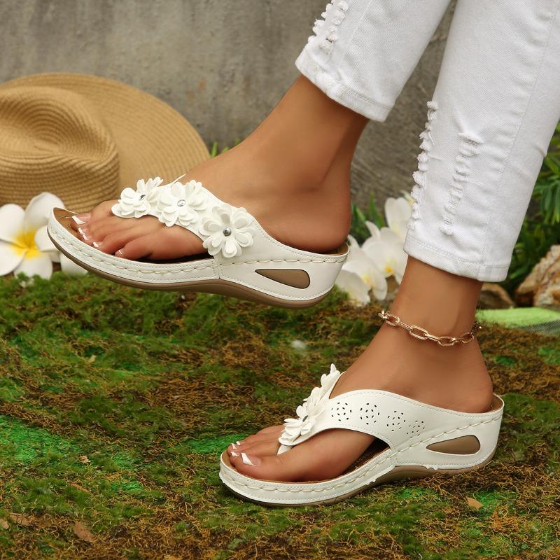 Summer Platform Floral Embellished Women Sandals Comfortable Pu Plus Size Beach Slippers Retro Roman Style Open Toe Slippers