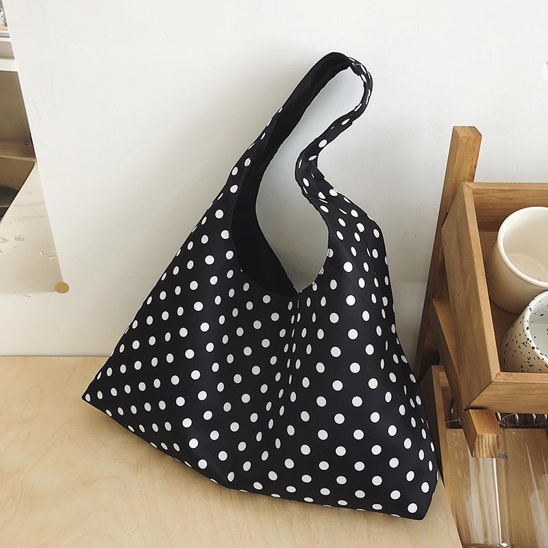 Большая сумка-тоут в горошек с вместительным дизайном для покупок и на каждый день