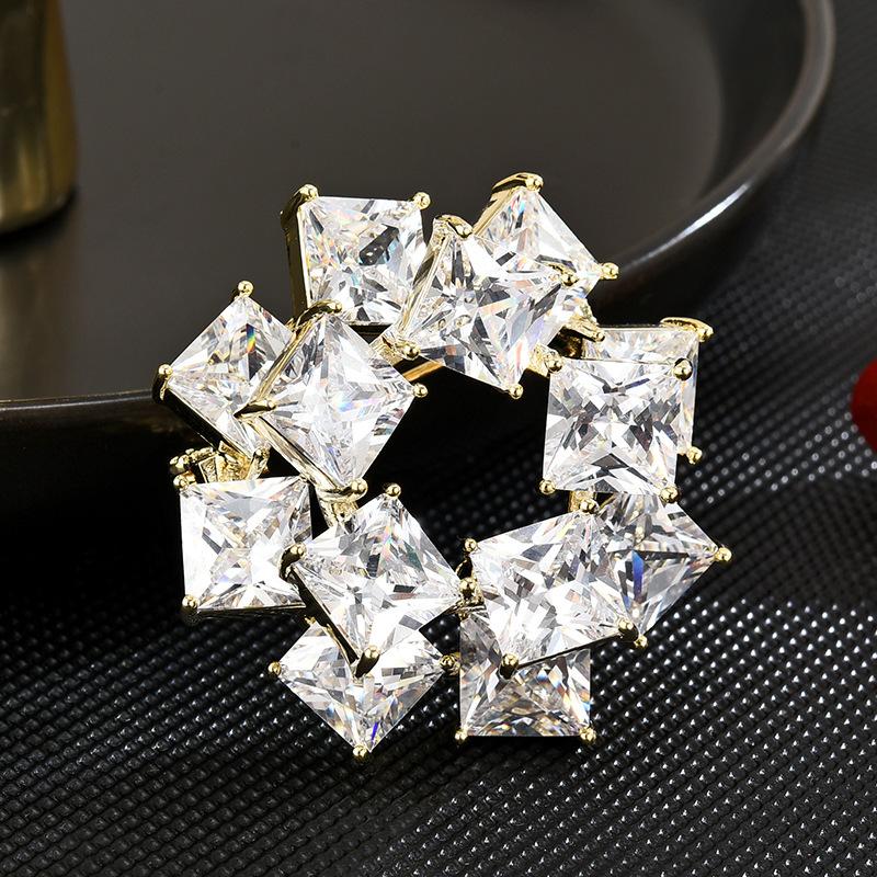 Exquisite Minimalist Zircon Wrapping Brooch Temperament Versatile Luxury Sweater Suit Clothes Decorative Corsage