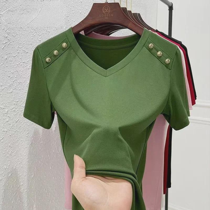 Женская футболка свободного кроя белого цвета с V-образным вырезом — корейский стиль, короткие рукава, чистый хлопок, модная и универсальная для лета 2024 года.