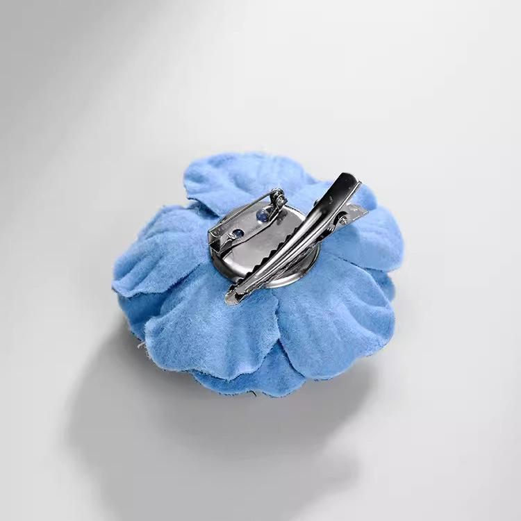 Ретро джинсовая ткань брошь-камелия высококачественная трехмерная белая маленькая ароматная брошь элегантные аксессуары