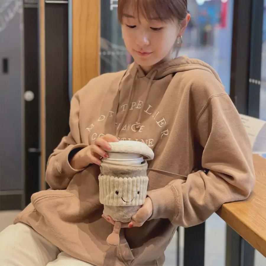 Набор из британского мультяшного кофе и сумки-мессенджера: Женская плюшевая игрушка и подарочный пакет для чашки молочного чая