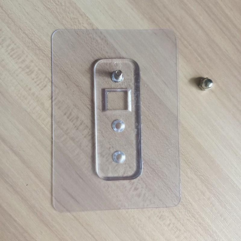 Бесследная клейкая наклейка на стену