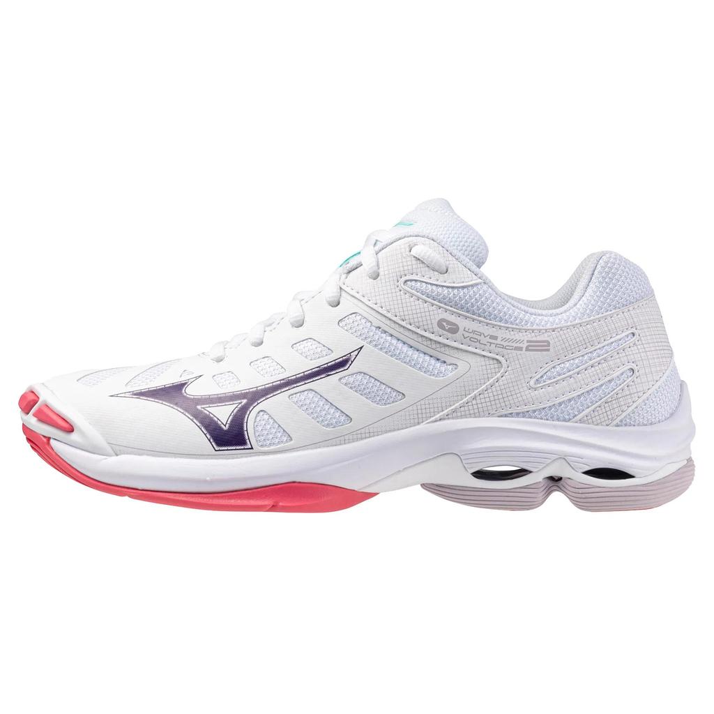 Sports shoes Mizuno white size 38 Wave Voltage 2