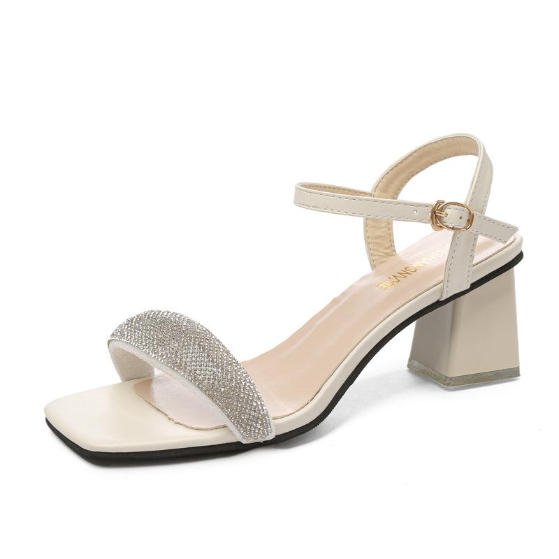 Большие босоножки на квадратном каблуке, женские, лето 2024 г., новая версия корейской версии босоножек с пряжкой The Heel Diamond One Word