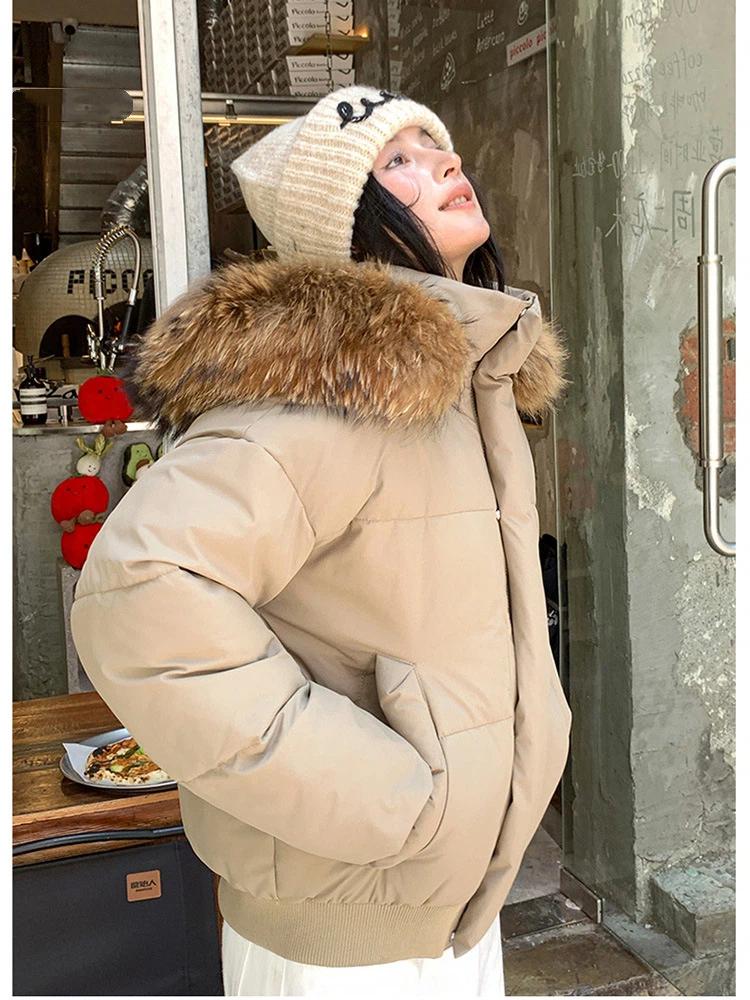Женская короткая ветрозащитная теплая зимняя куртка с капюшоном из большого меха и рукавами реглан