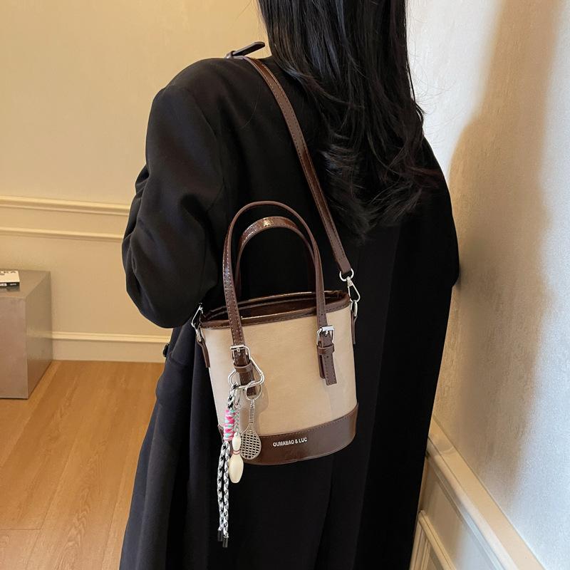 Autumn and Winter Niche Design Bag Women's 2025 New Trendy and Popular Versatile Messenger Bag Casual Commuter Portable Bucket Bag