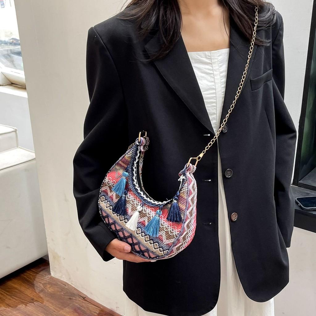 Trendy Crescent Satchel With Tassels And Chain For Streetwear Fashion