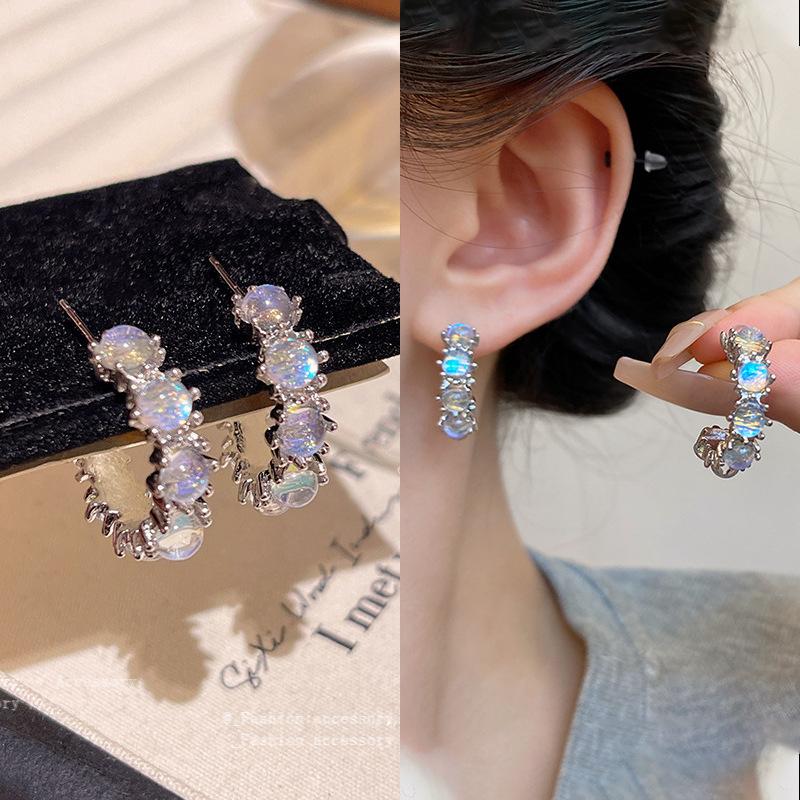 Модные серьги, легкие роскошные длинные серьги в стиле ретро, ​​свежие и милые серьги, элитные серьги в подарок.