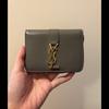 Б/у Серая складная сумка-кошелек SAINT LAURENT YSL с логотипом