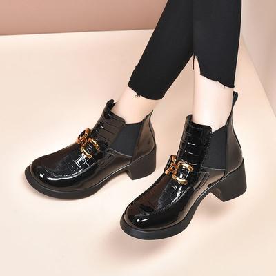 Ботильоны Chelsea на высоком каблуке Botas с круглым носком из лакированной кожи