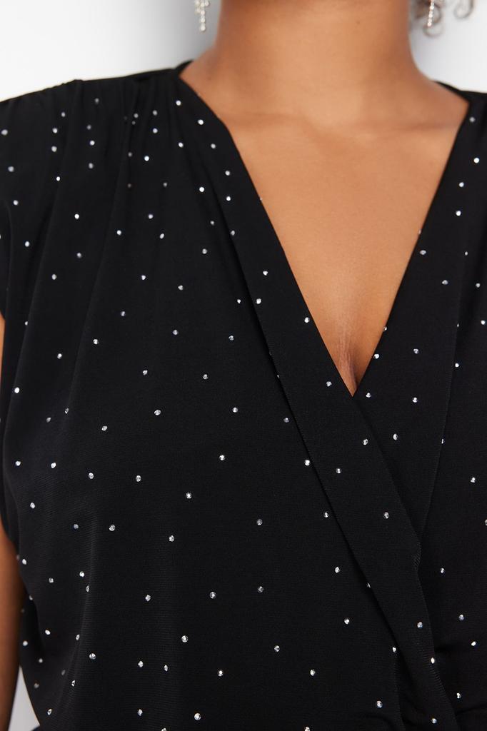 Женское трикотажное боди больших размеров с отделкой черными камнями