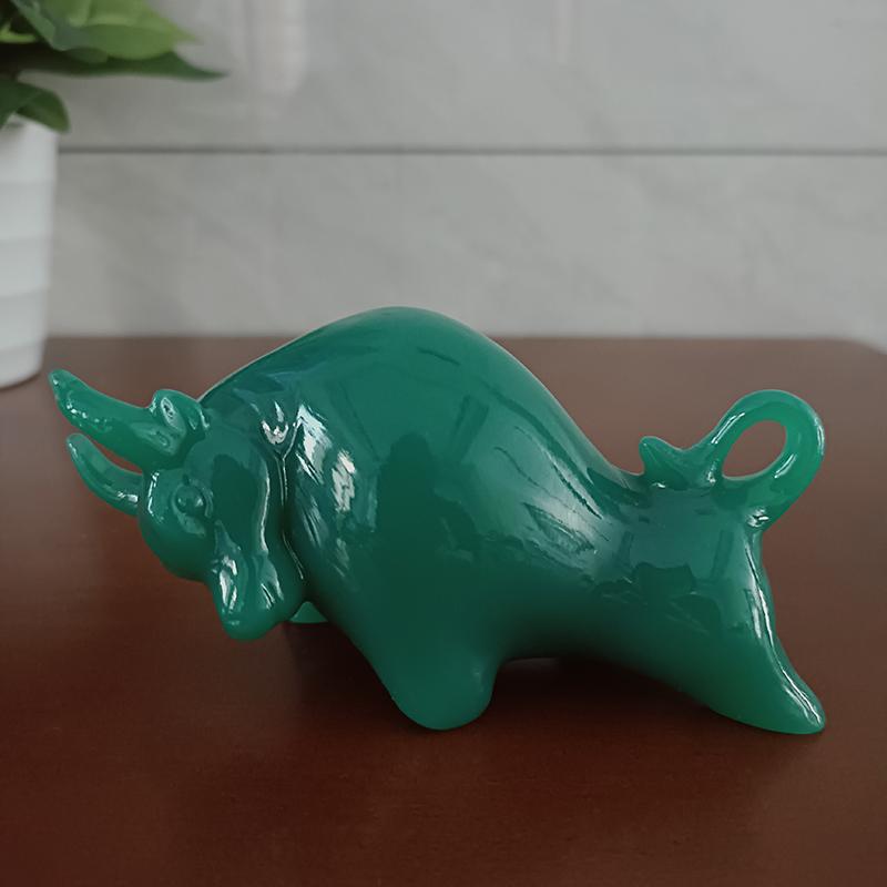 2 шт. Камень Нефрит Цвет Статуэтка Быка с Уолл-стрит Рынок Быков Смоляные Украшения Фэн-шуй Фигурки Удачи и Богатства Декор для Дома и Офиса