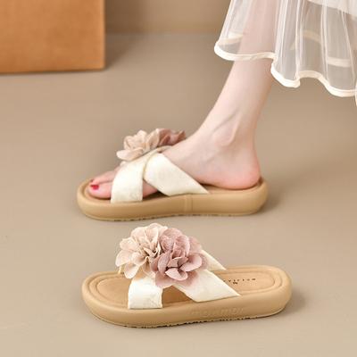 2025 летние новые сандалии на плоской подошве фея темперамент мода один педаль прохладные удобные тапочки для юбки иностранные легкие