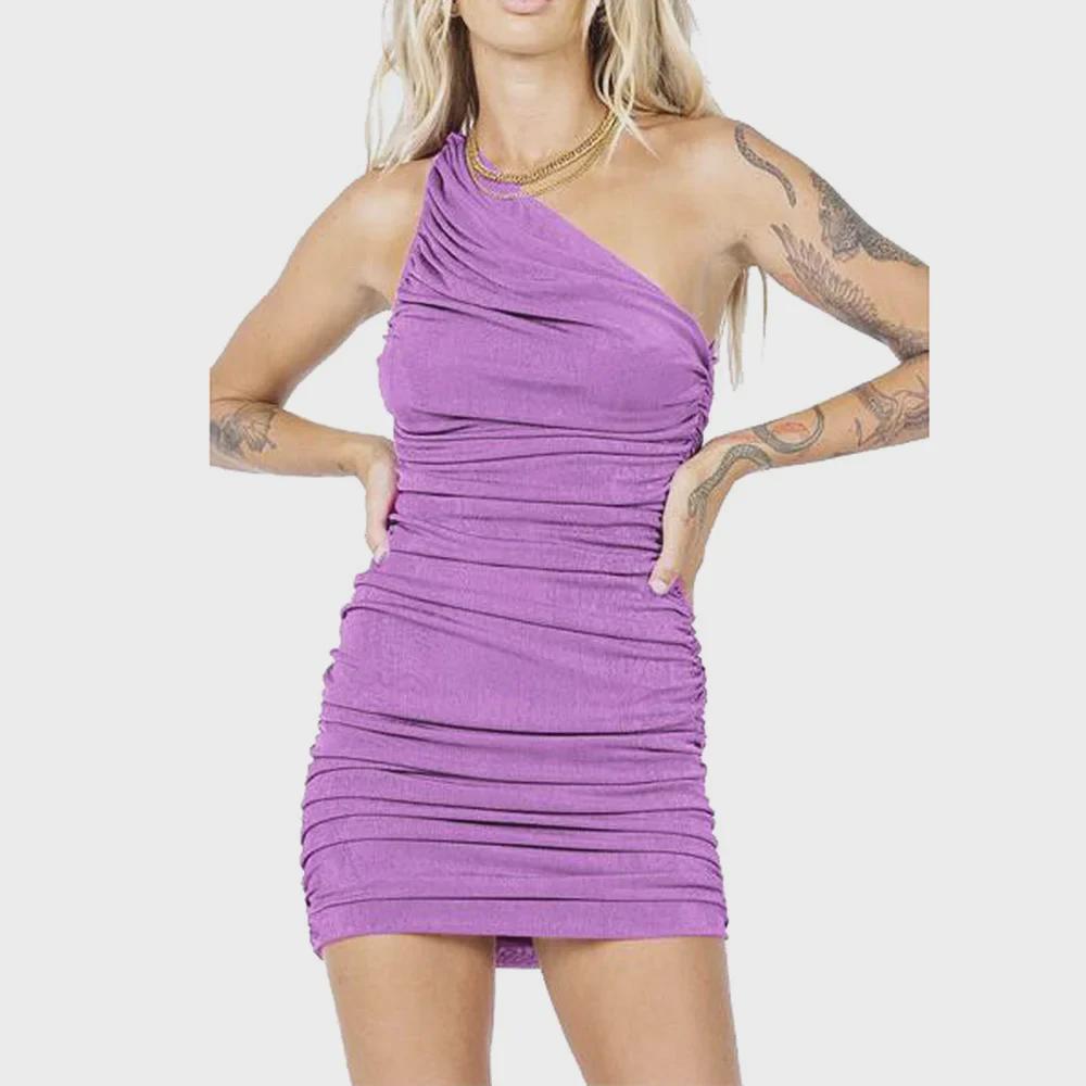 Летнее европейско-американское однотонное плиссированное платье с открытыми плечами 2022 года