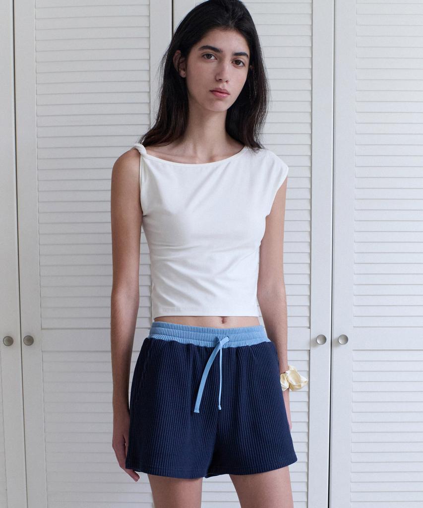 ANDNEEDS Shoulder Twisted Slim Tee (White)