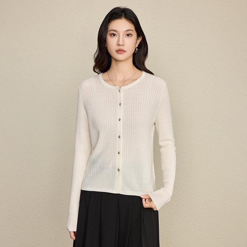 2026 Autumn Retro Cable Knit Wool Sweater with Beaded Diamond Buttons