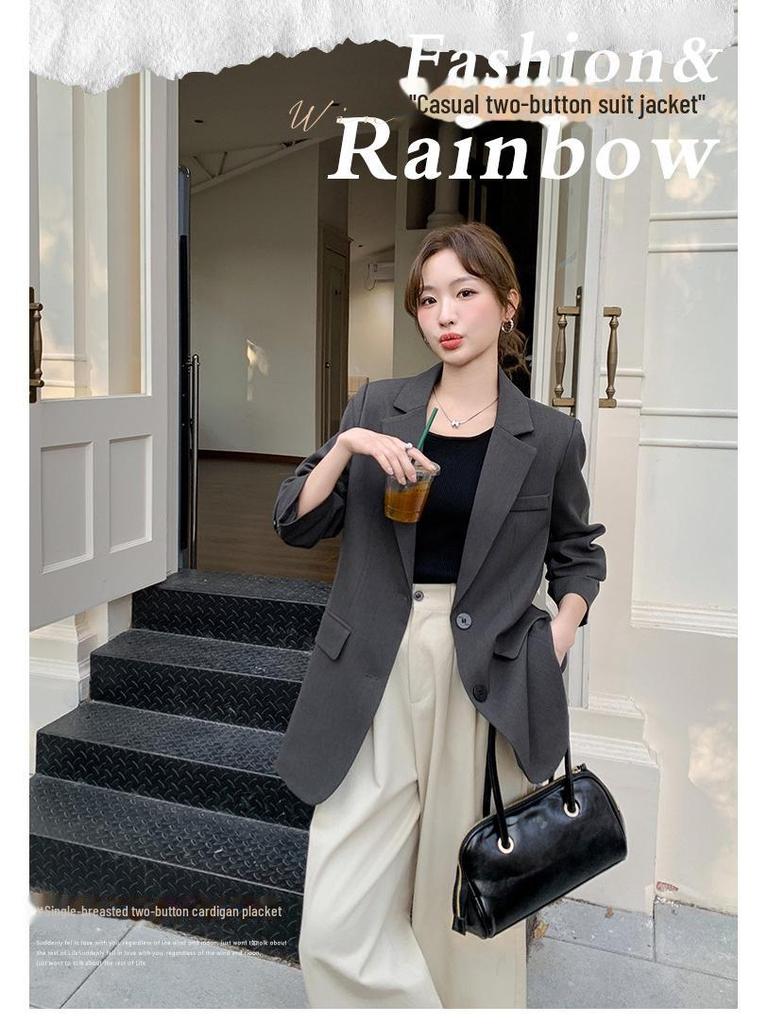 Женский модный пиджак весна-лето 2025 с надписью из стразов — серый, повседневный, универсальный, свободный крой.