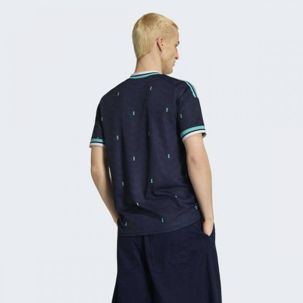 adidas 26-я выездная футболка, вдохновленная легендарными моментами