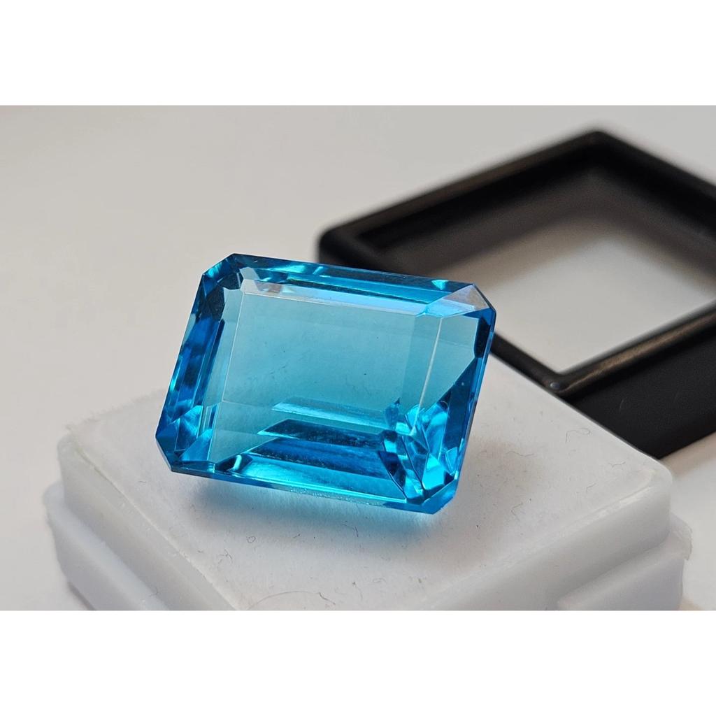 Beautiful Emerald Swiss Blue Topaz Natural 18-19 Ct Loose Gemstone