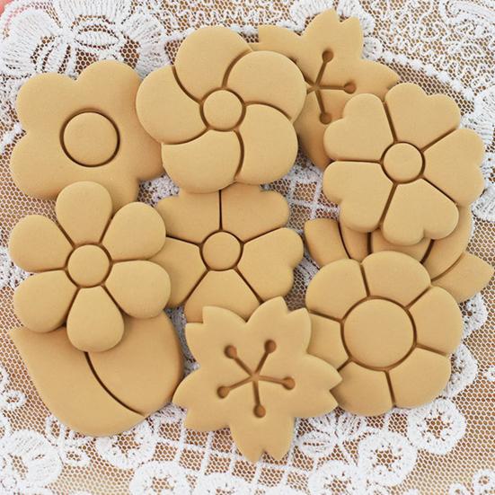 8Pcs/Set 3D Flower Shape Cookie Cutters Plastic Biscuit Mold Cookie Stamp DIY Fondant Cake Mould Baking Pastry Bakeware Kitchen Supplies
