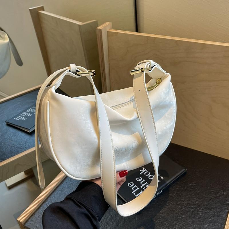 IELGY Women's Korean Version of Pink Velvet Diagonal Dumpling Bag, Lightweight Underarm Bag, Simple Pu Shoulder Bag