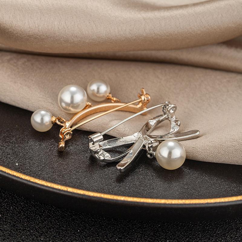 Fashion Imitation Pearl Pendant Brooches Anti-Light Exposed Clothing Safety Pin For Women Sweater Cardigan Decor