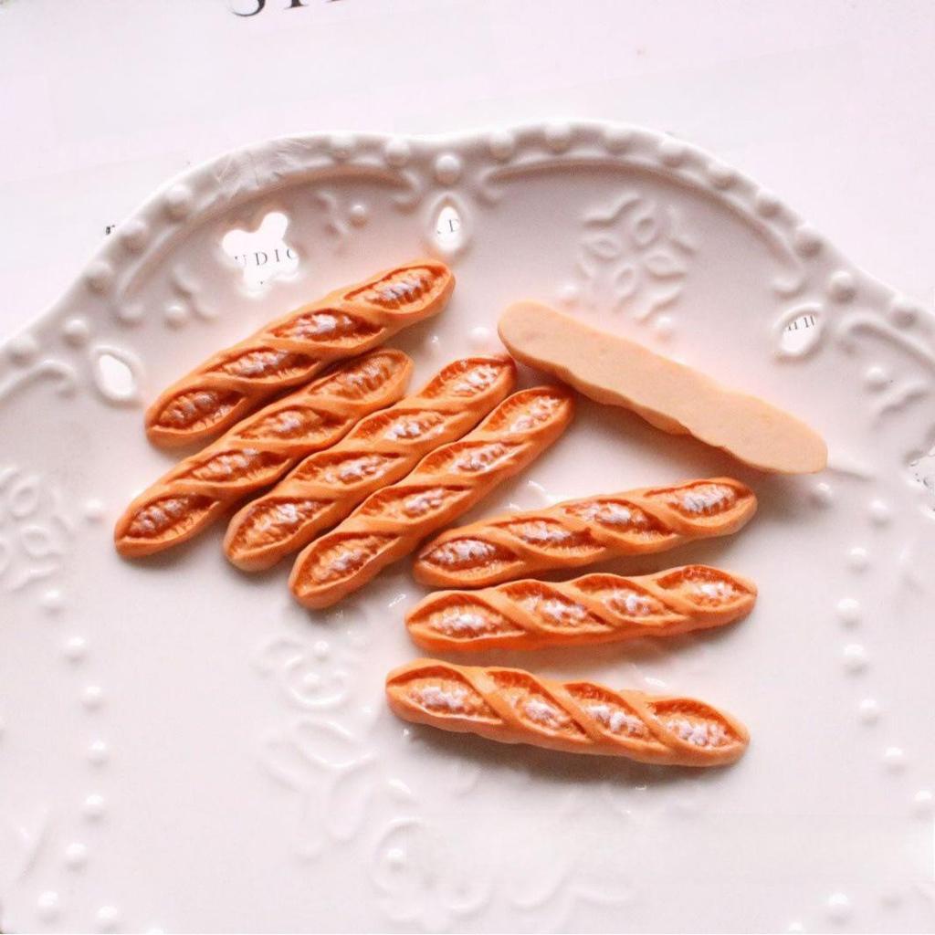 «Украшения ручной работы на тему еды»: Аксессуары для телефона в виде хлеба, яичного пирога и багета, материал для самостоятельного изготовления из смолы