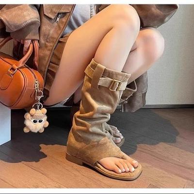 Модные летние женские сапоги с открытым носком, сандалии на массивном каблуке, сапоги до колена, замшевая обувь для женщин, сапоги на низком каблуке, ремешок с пряжкой, обувь больших размеров