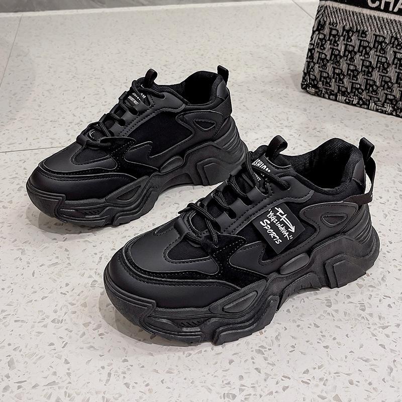 Модная спортивная и повседневная женская обувь