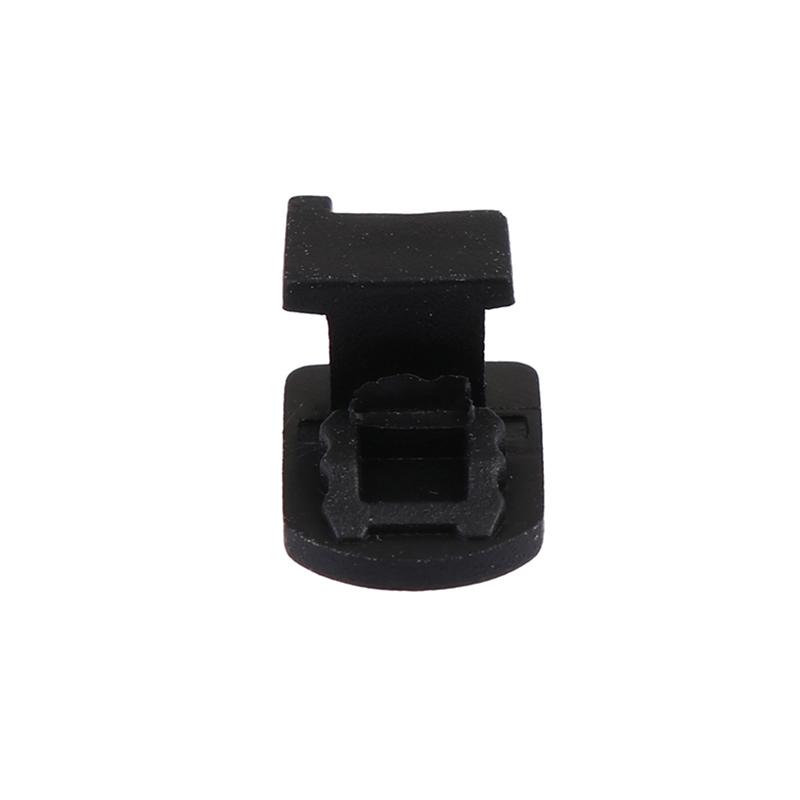 Черная резиновая крышка батарейного отсека