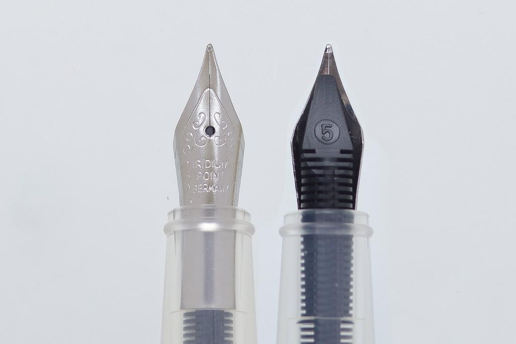 Скелетная перьевая ручка Herbin для картриджей F В комплекте 1 картридж с чернилами Ночь Длина HERBIN Чернила, (Прекрасная нить), (Цвет синий), 11,8 см, hb-pen06
