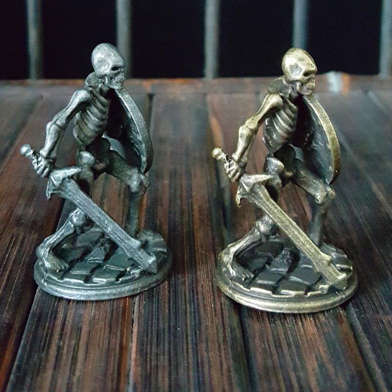 1 шт., Орнамент «Череп с мечом и щитом», Домашнее украшение, Настольный орнамент, Игрушка/Поделка на Хэллоуин