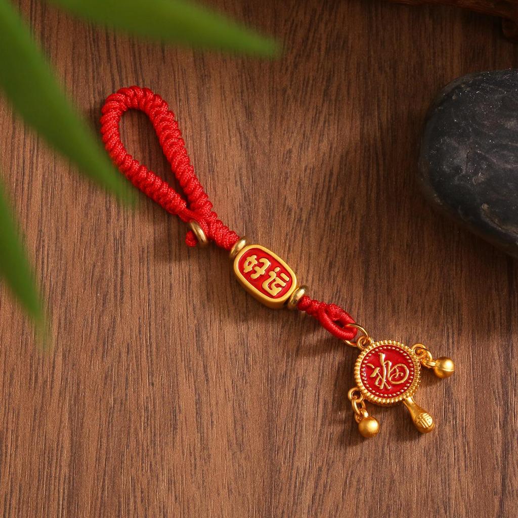 Древний золотой брелок-подвеска с красной веревкой на удачу