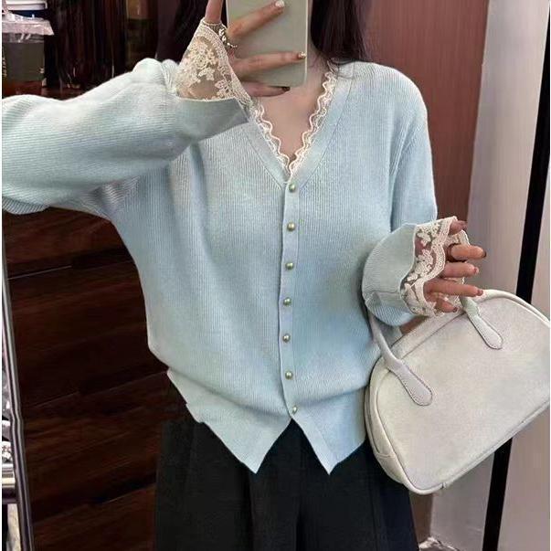 Женский корейский вязаный кардиган с кружевом в стиле пэчворк с V-образным вырезом: Новый свободный крой для осени/зимы 2025 - Универсальный свитер-пальто для ношения под верхней одеждой