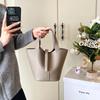 Осень и зима новая сумка-корзина для овощей простая для通勤 универсальная сумка-мессенджер сумка-ведро сумка для мамы простая