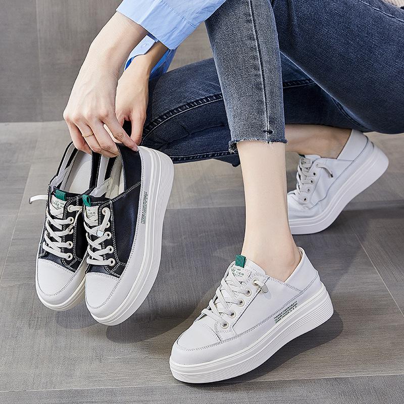 Маленькие белые туфли на толстой подошве, увеличивающие рост, женские летние новые женские туфли, кожаные дышащие слипоны, спортивная и повседневная обувь