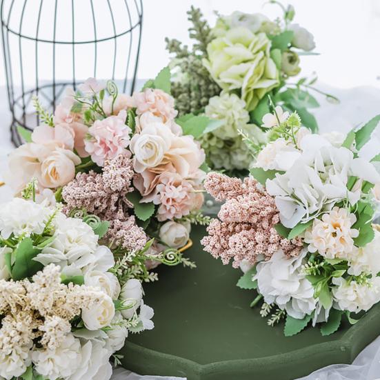 1 букет скандинавских искусственных роз из шелковой ткани с цветами в руках для свадебного домашнего декора