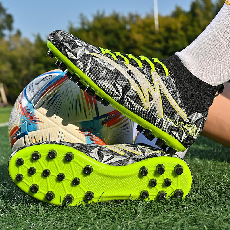 Factory Direct Wholesale Men Outdoor Sport Football Shoes Black Soccer Shoes Low Price Football Shoes Custom