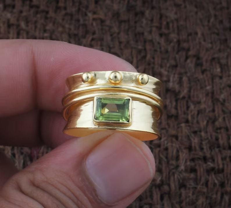 Кольцо с драгоценным камнем перидот, кольцо из желтого золота, кольцо ручной работы, кольцо унисекс, кольцо в стиле бохо, эффектное кольцо, серебро 925 пробы