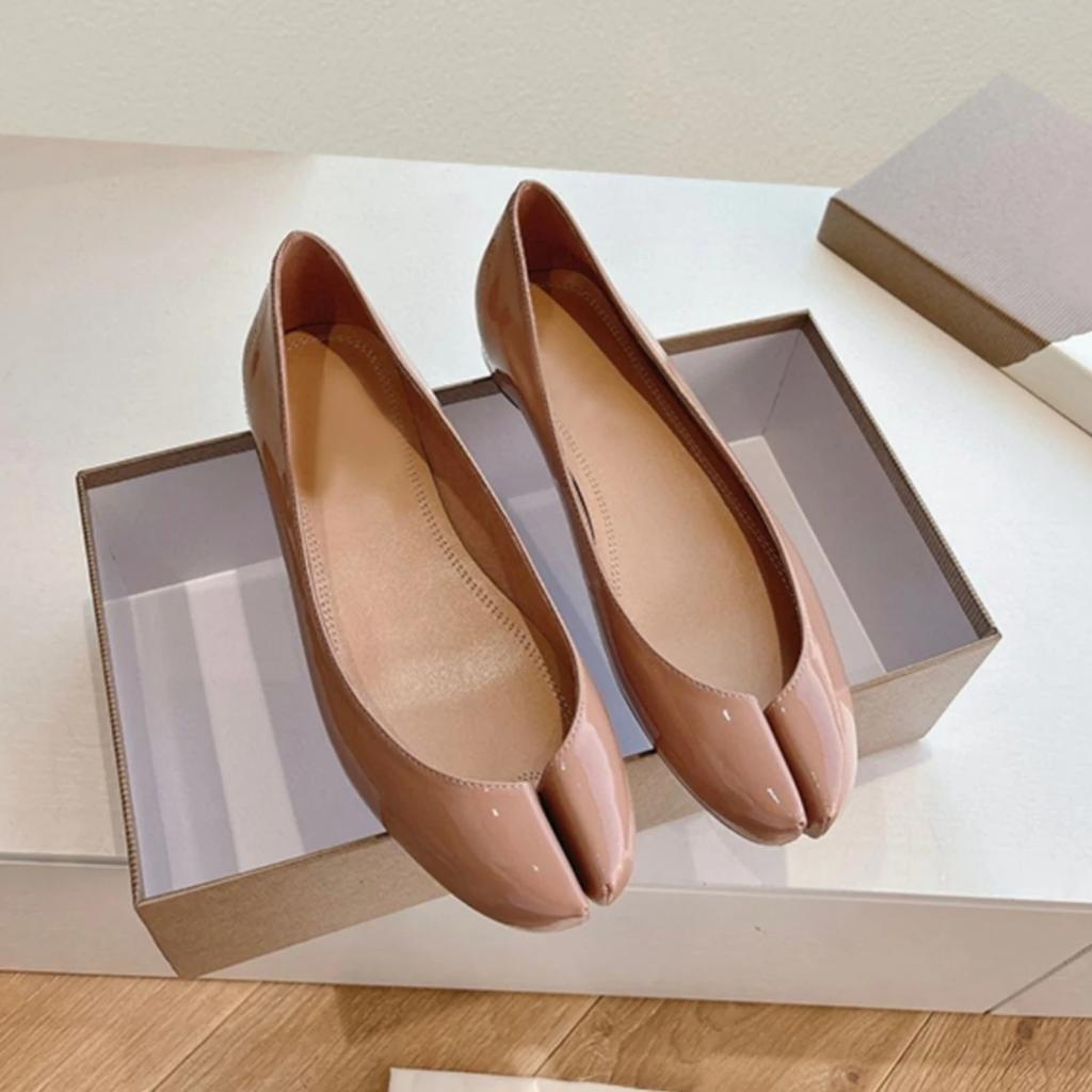 Модные женские таби ниндзя балетки с раздвоенным носком Мэри Джейн лакированная кожа вечеринка с мелким вырезом однотонные сандалии женские лоферы