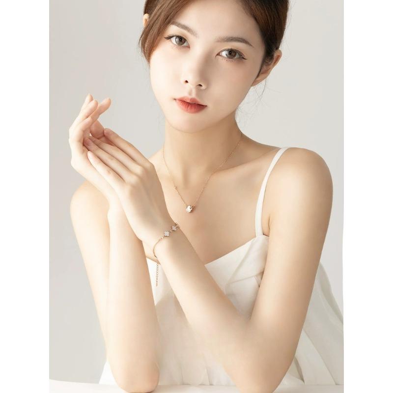 Браслет «Четырехлистный клевер» Девочки Нишевый дизайн Высококлассная Легкая роскошь Нишевый Изысканное украшение Подарок на день рождения