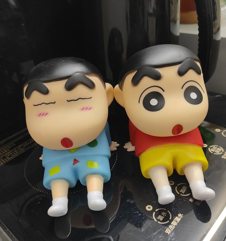 Crayon Shin-Chan Phone Holder Kawaii Anime Desktop Ornaments Cartoon Watching TV Phone Support Cute Doll Decorations Toy Gifts