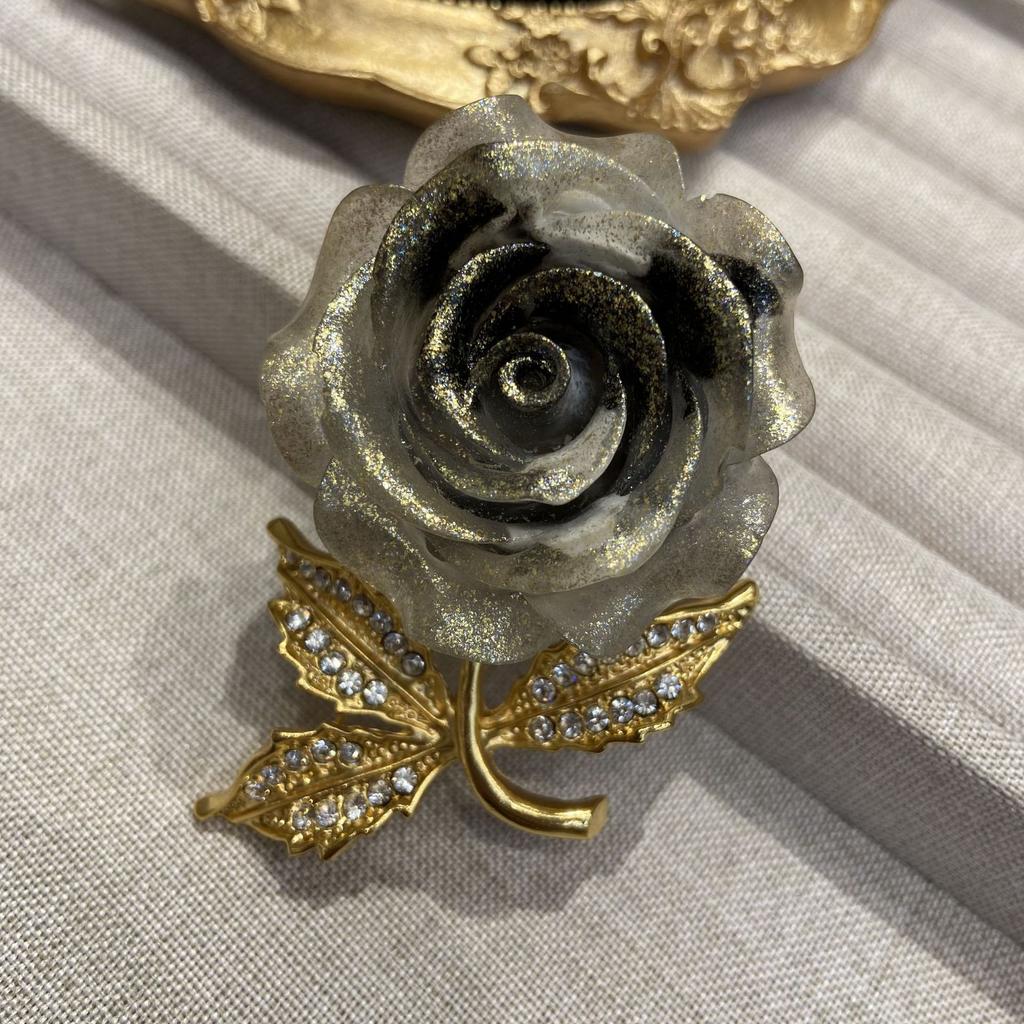 Золотая пудра Серебряная розовая роза Брошь Медная ветка Бриллиантовый цветок Булавка Аксессуары для одежды Источник