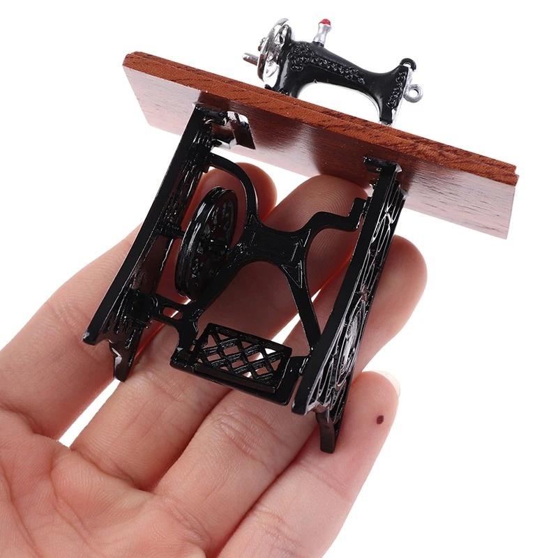 1:12 Dollhouse Miniature Furniture Retro Sewing Machine Tailor Toy Doll House Vintage Decoration Accessories