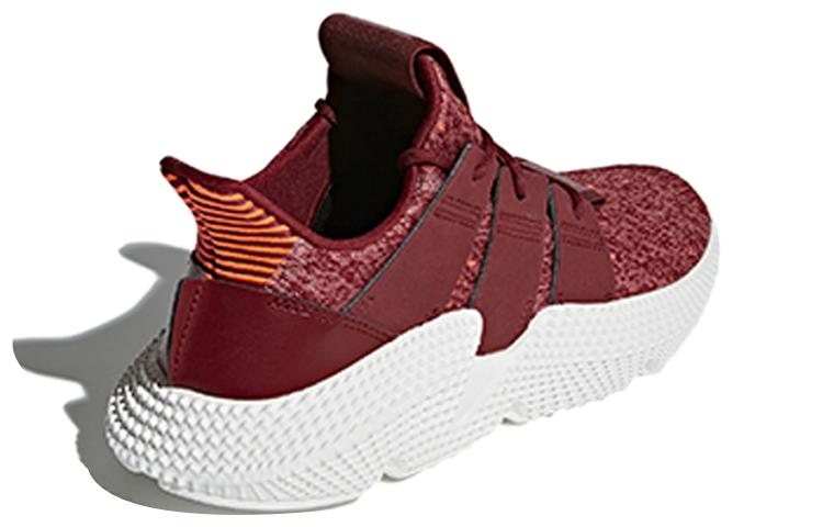 adidas Женская куртка Prophere Trace Maroon B37635