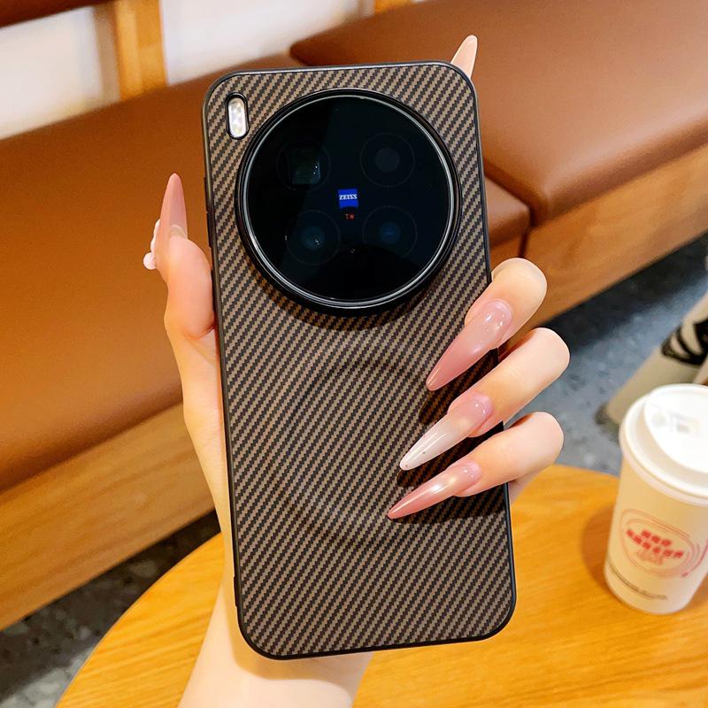 Совместимо с vivo X300Ultra: Мягкий бронированный чехол с магнитной присоской, большие вырезы, текстура углеродного волокна S60, однотонная кожа, защита в стиле легкой роскоши.