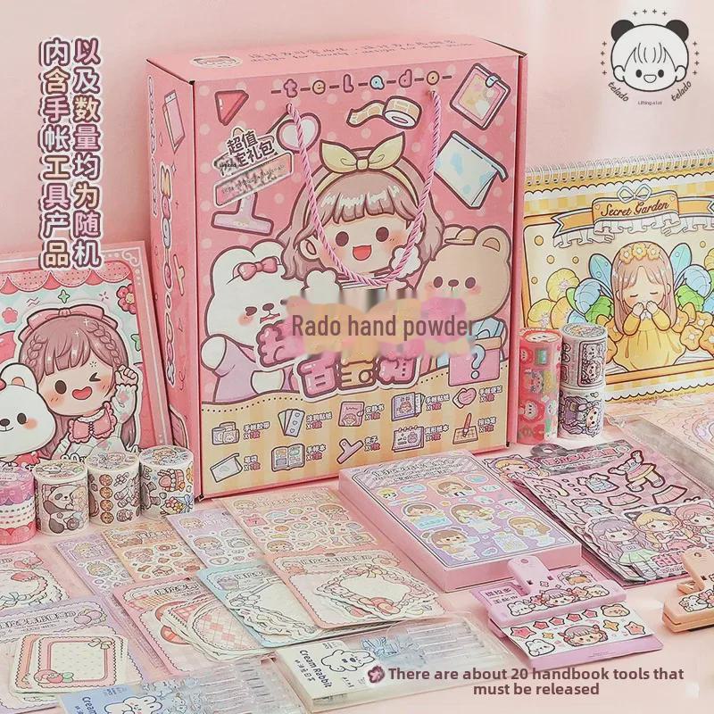 Сундук с сокровищами Тирадо: Подарочный набор из блокнота с наклейками, канцелярскими принадлежностями и глухой коробкой.