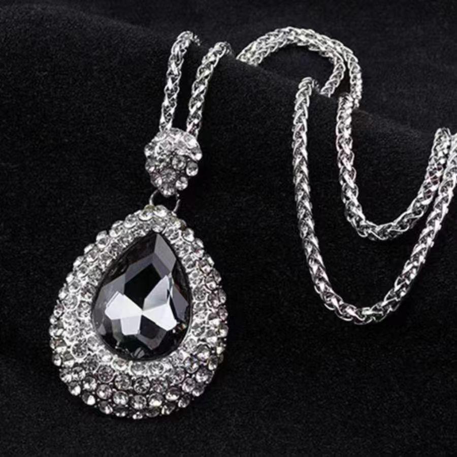 Ожерелье-цепочка в виде свитера с бриллиантами и каплями воды в европейском и американском стиле – универсальный, простой и стильный аксессуар для ключицы на осень и зиму.